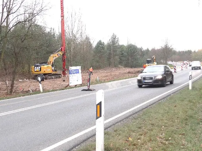 Einbau der Vertikaldrainagen zum Abbau des Wasserdrucks