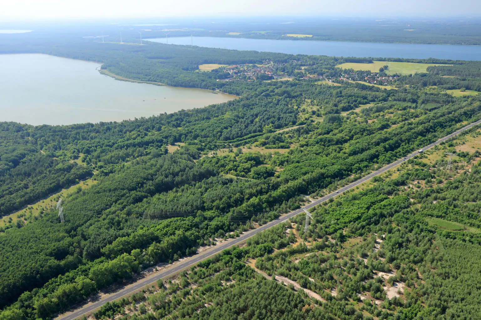 B97-Trasse am Spreetaler See zwischen Hoyerswerda und Schwarze Pumpe