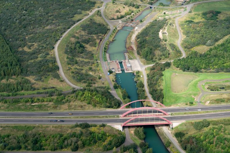 Schleuse Stoermthaler Kanal mit Querbauwerk im Unterhafen 2023 Kortuem